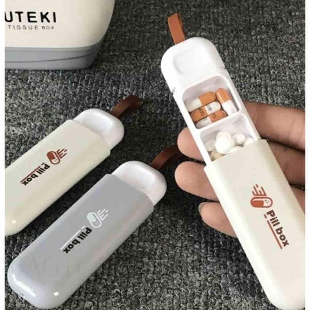 💊 Three-Compartment Pill Organizer Box – Compact & Travel-Friendly Storage